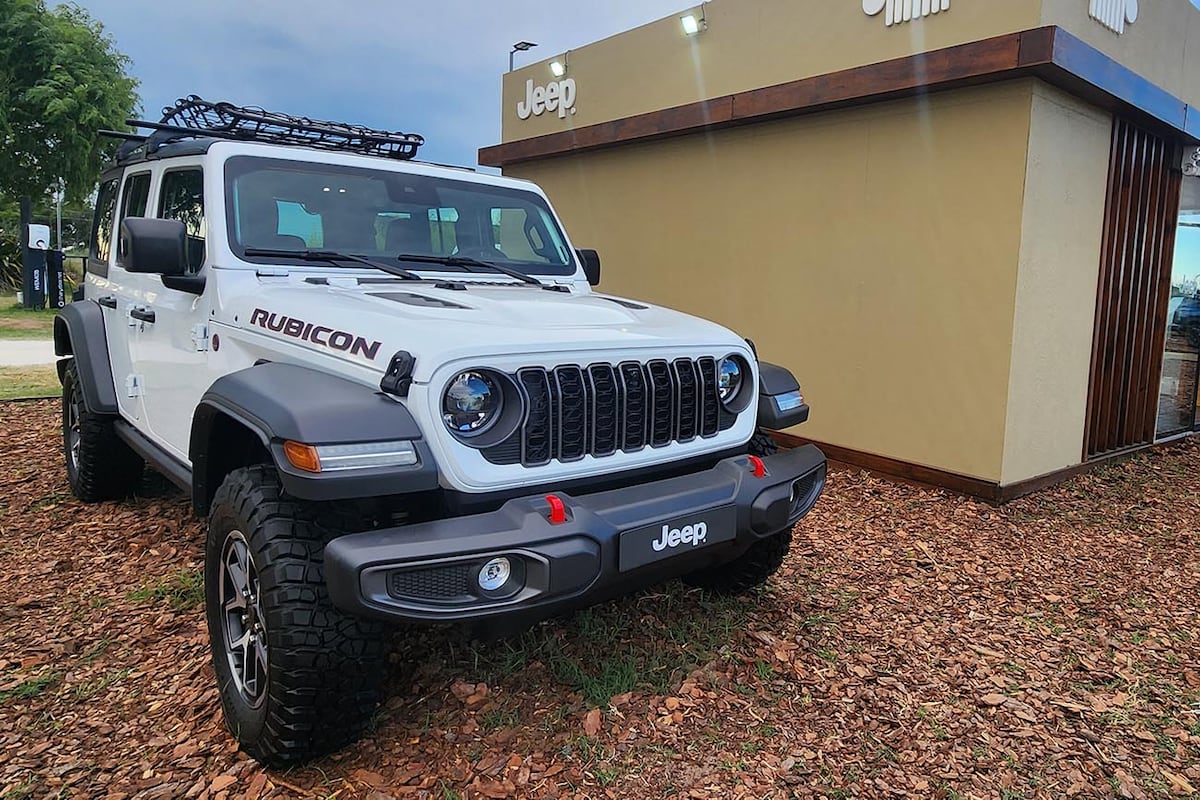 Sumó una parrilla rediseñada inspirada en el Rubicon 20th Anniversary que, además de actualizar su apariencia, permite un mayor flujo de aire hacia el motor.