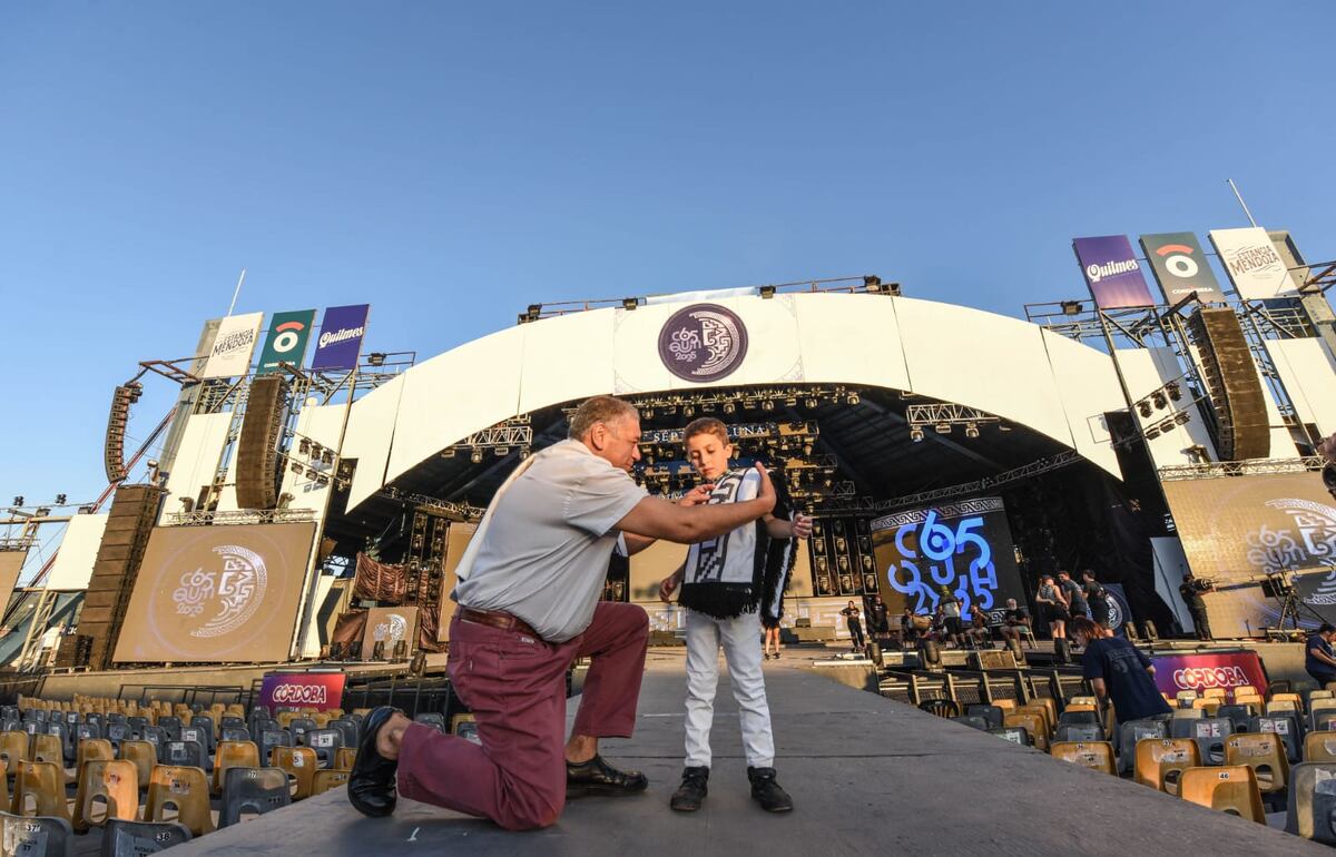 Pipulo y Mateo, los maestros de ceremonia que enorgullecen a Cosquín (LVI / Carlos Romero)