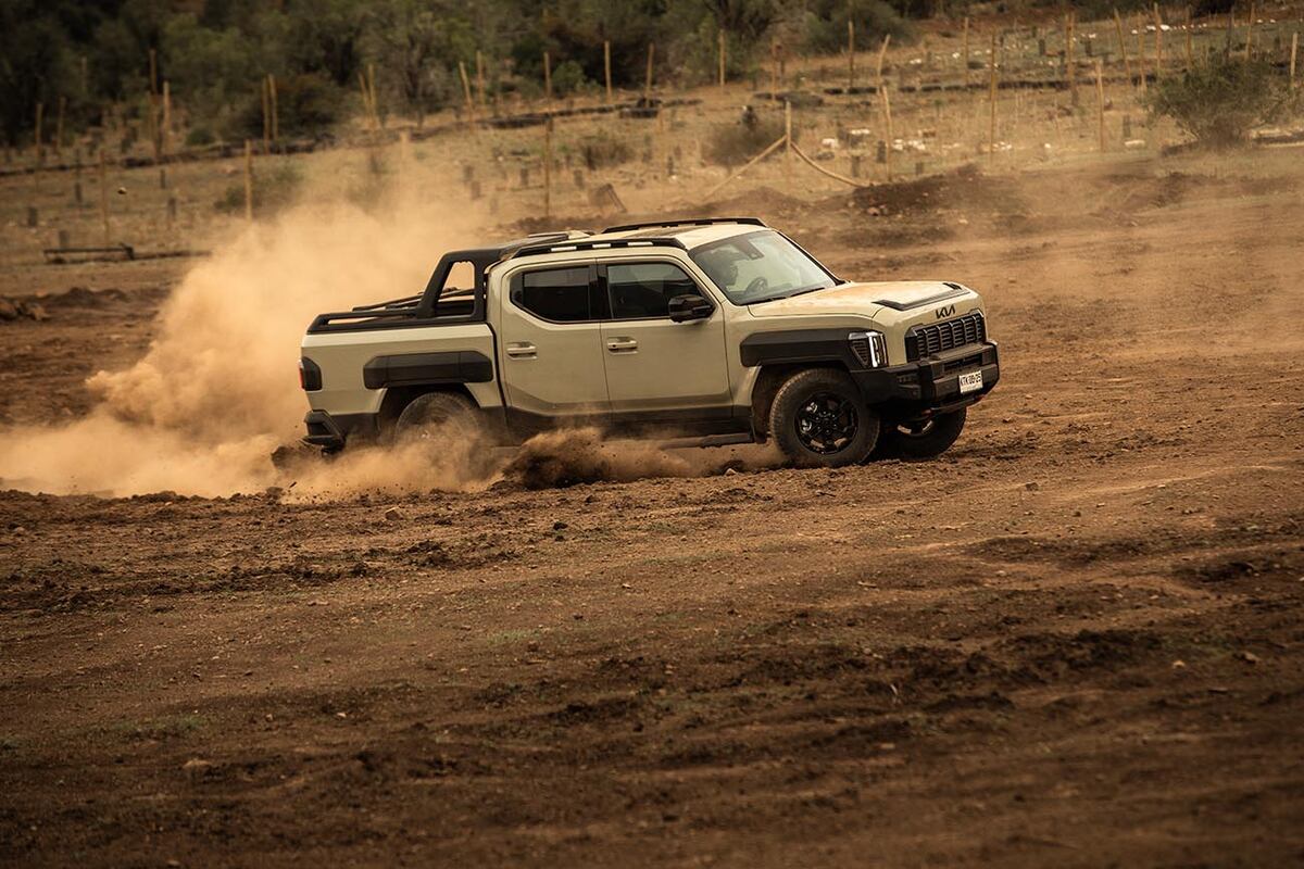 El sistema 4x4 es desconectable, con reductora, bloqueo de diferencial trasero y tres modos de manejo (Eco, Smart y Pro).
