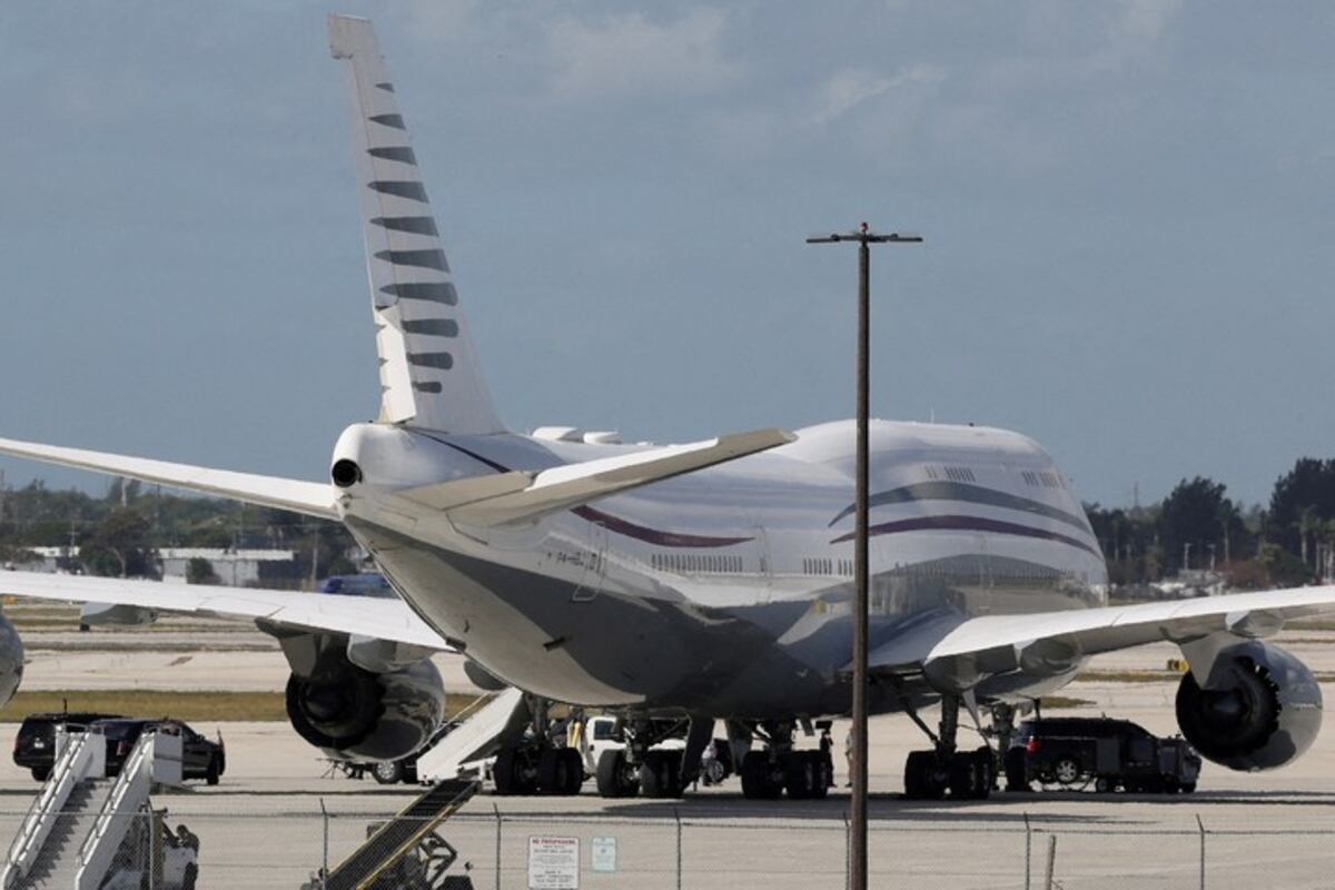 “El palacio en el cielo” de 400 millones de dólares: el lujoso avión que Qatar le quiere regalar a Donald Trump