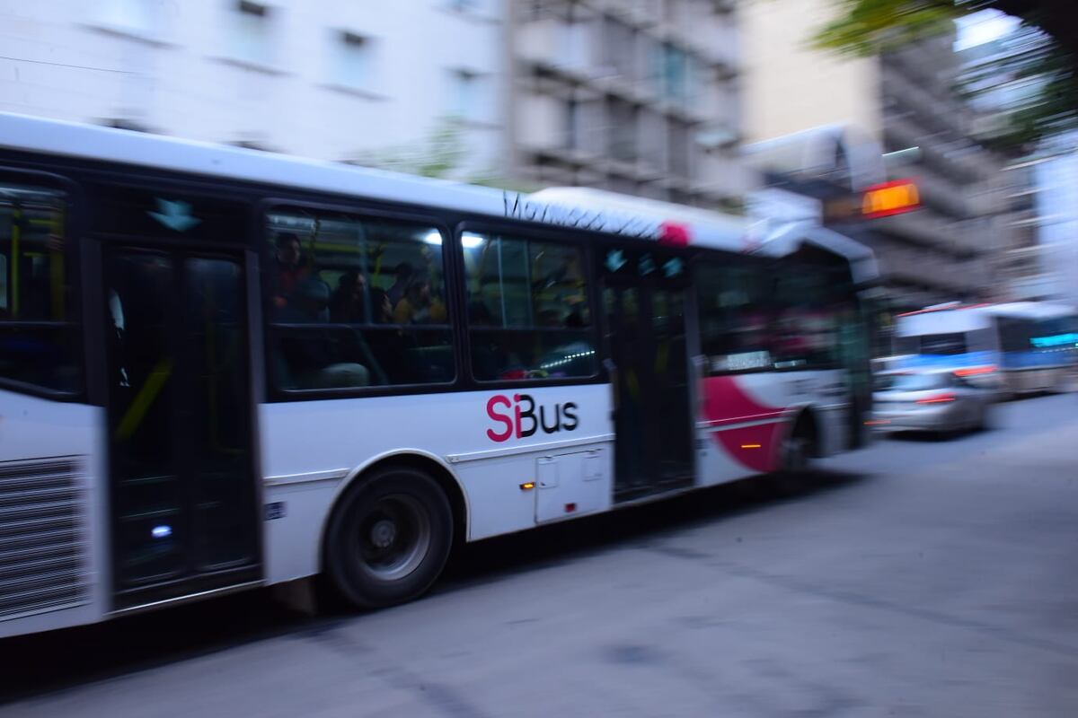 Los colectivos de SiBus comenzaron a recorrer las calles de la ciudad de Córdoba. (Javier Ferreyra)