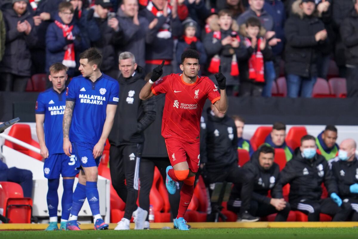 Luis Diaz haciendo su debut con el Liverpool. (AP / Jon Super)