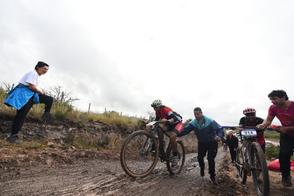 Desafío Río Pinto, día2. La competencia más convocante de MTB a nivel continental, con una inscripción de 5500 participantes, un récord histórico. (La Voz)