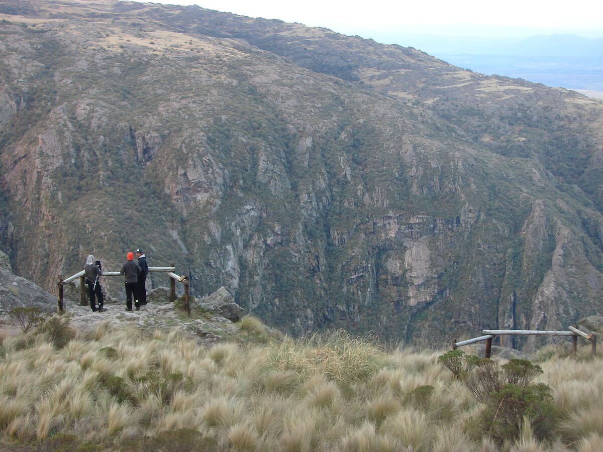 Todo esfuerzo tiene su recompensa. Nada mejor que descansar luego de una intensa caminata observando semejantes vistas desde la cima. (Gentileza: Agencia Córdoba Turismo)