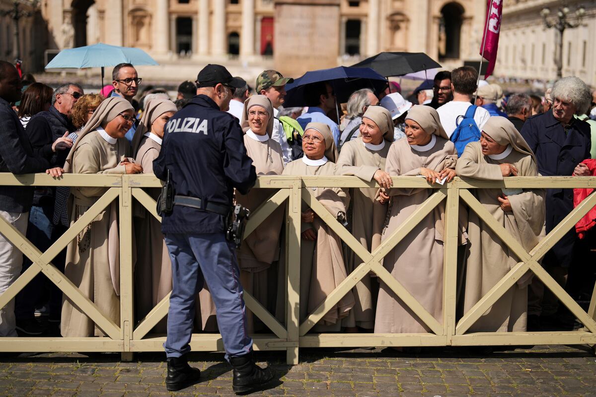 El mundo despide al papa Francisco en el Vaticano en medio de un fuerte operativo de seguridad.
