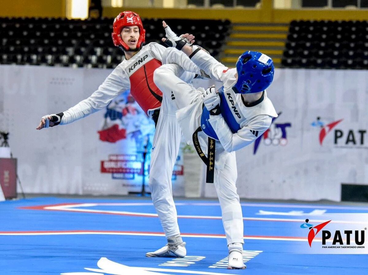 En combate: con su ajustada definición en semifinales, el argentino se puso al público local de su lado. (@panamerican_taekwondo_union)