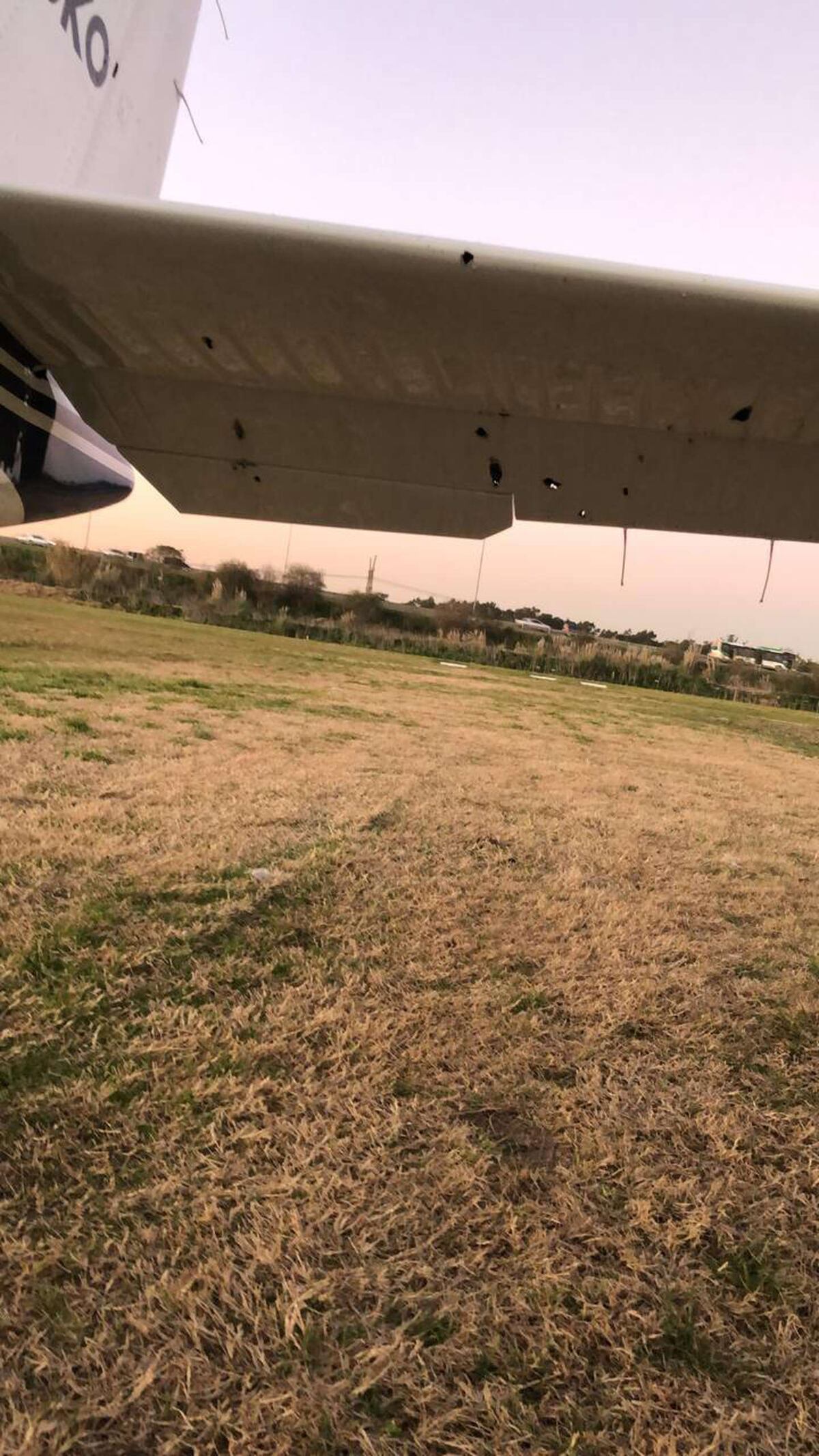 Avioneta. Así quedó el vehículo tras la balacera. (Foto / TN.com.ar)