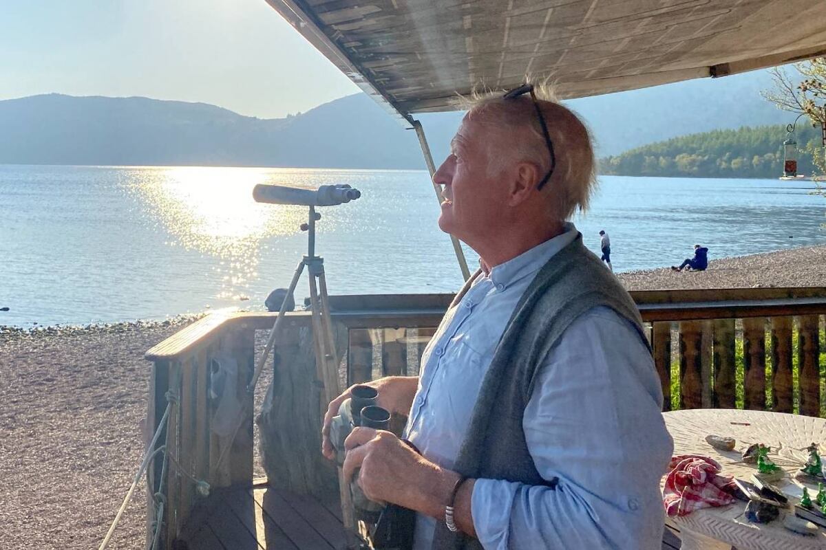 Steve Feltham lleva décadas observando el legendario lago de las Tierras Altas de Escocia. ¿Qué se mueve allí? ¿Por qué se ondula el agua? (DPA)