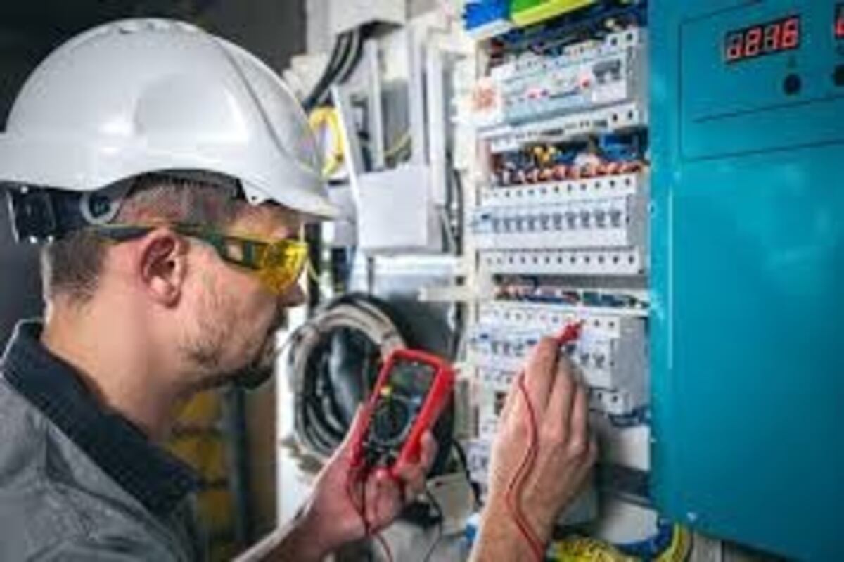 Instalación eléctrica nueva en CABA: el debate por los costos y tarifas de electricistas en 2024