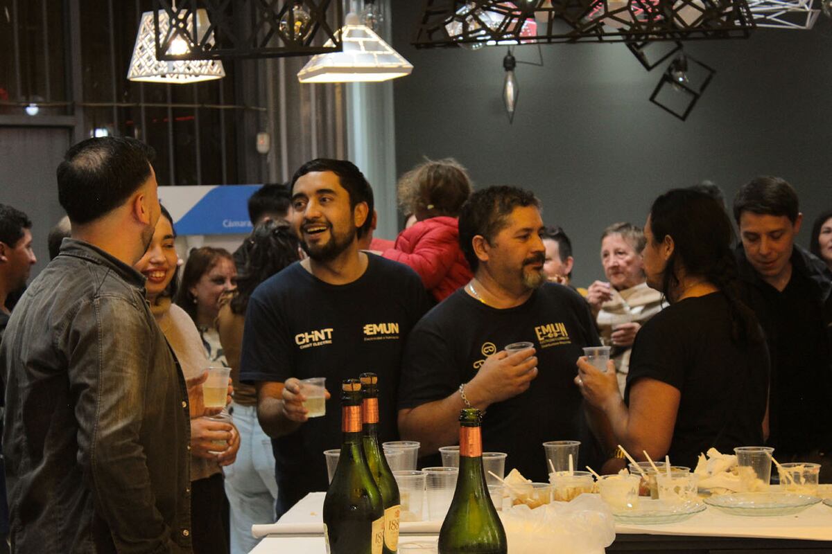 Durante la inauguración del nuevo local de Emun, hubo música en vivo, catering, brindis y grandes sonrisas de todos los presentes.
