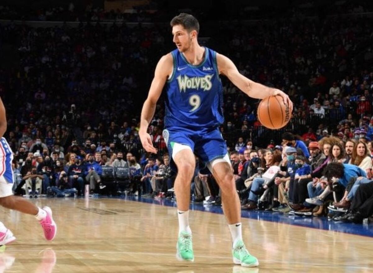 Leandro Bolmaro fue traspasado por Minnesota Timberwolves a Utah Jazz.