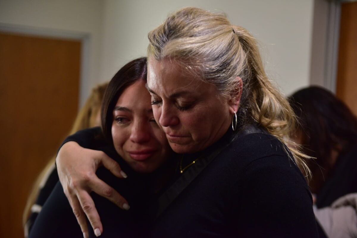 Hermana e hija de Javier Bocalón en la previa a la sentencia a Roberto Carmona en Tribunales II. (José Hernández/La Voz)