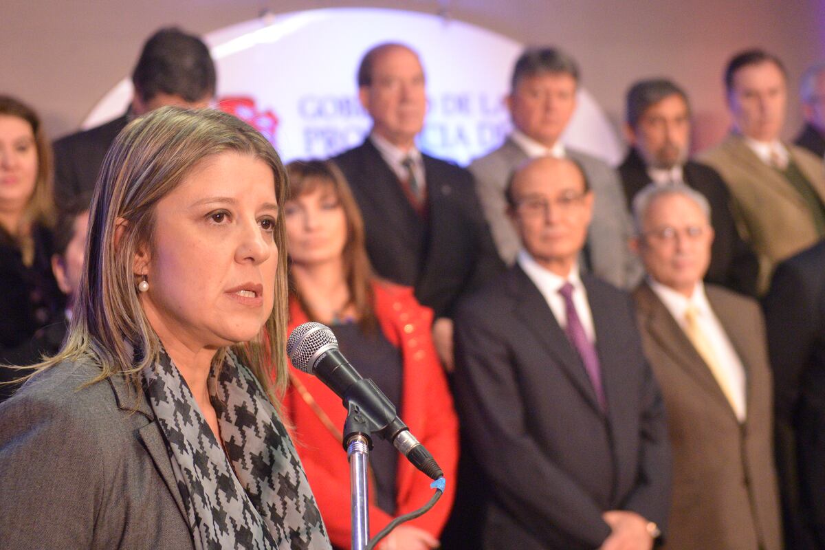 Alejandra Monteoliva al jurar como ministra de Seguridad. Duró tres meses. (Archivo La Voz).