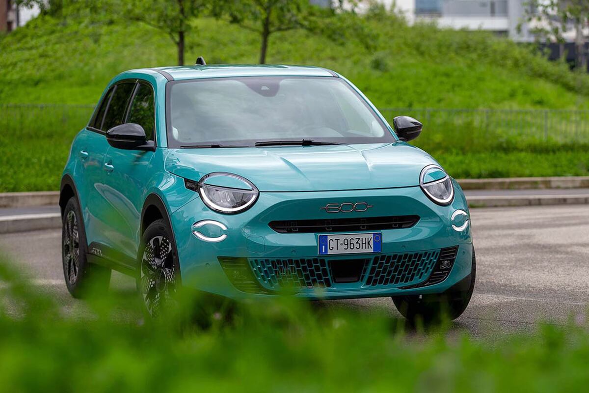 Ofrece una autonomía eléctrica de 1 Km circulando a menos de 30 Km/h en ciudad.