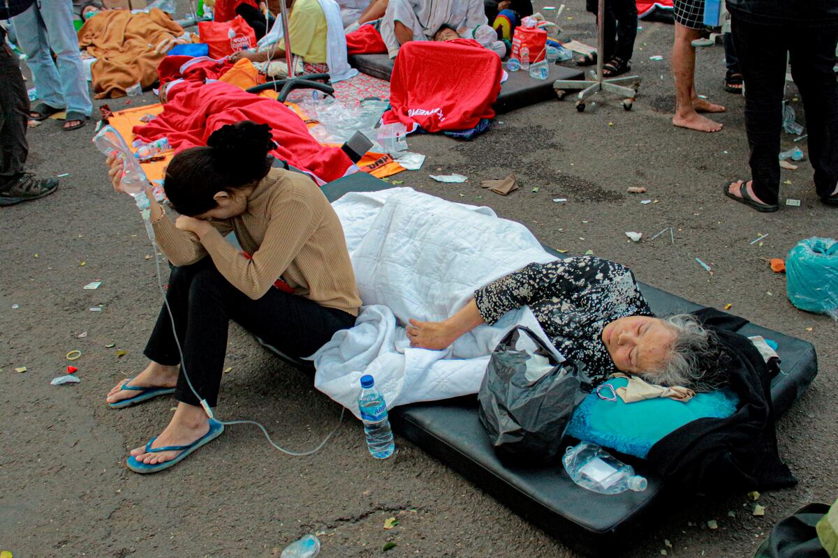 Indonesia. Más de 60 muertos por un terremoto. (AP)