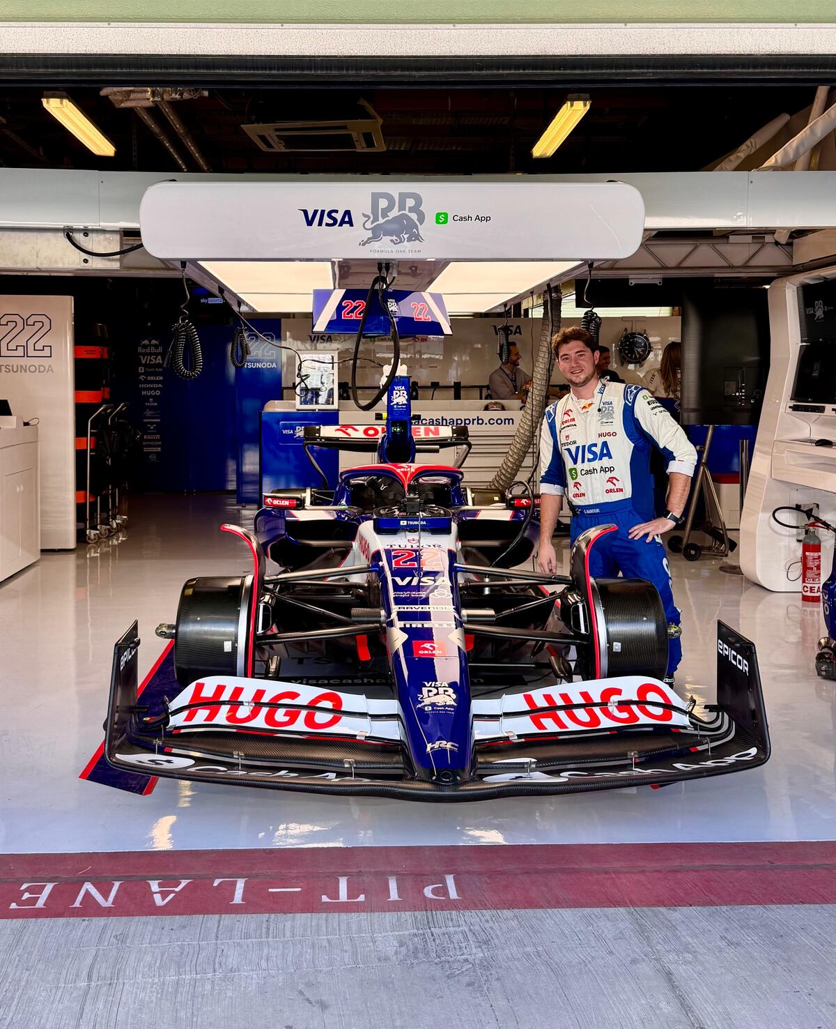 Gregorio Mandrini, mecánico cordobés que trabaja en la Fórmula 1. (Gentileza Racing Bull)