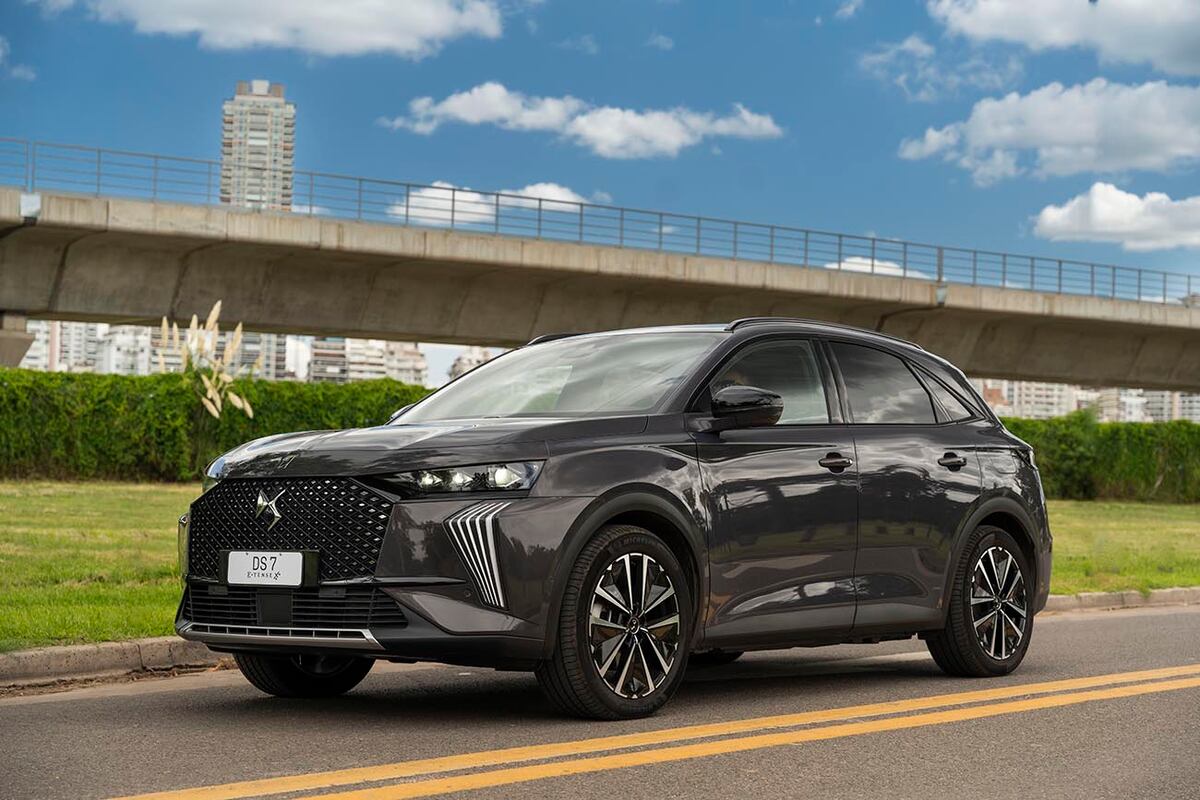 En modo 100% eléctrico, es decir sin intervención del motor naftero, puede recorrer hasta 63 kilómetros.