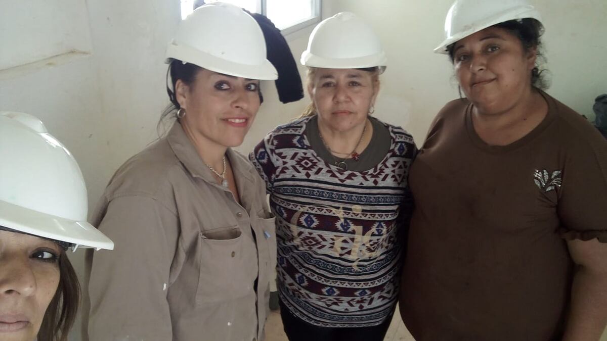 Las mujeres son mayoría en las cuadrillas que integran el programa provincial "Cimientos". (Gentileza)