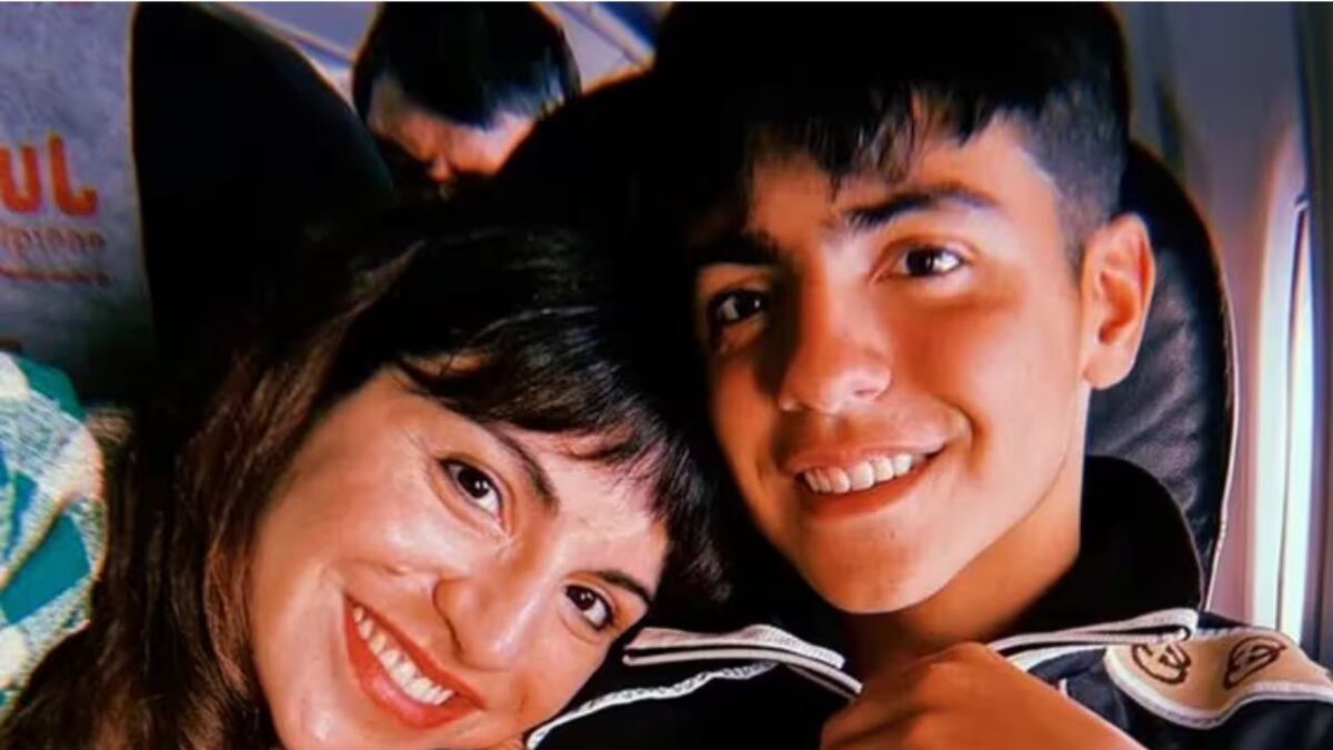 Gianinna Maradona junto a su hijo Benjamín Agüero.