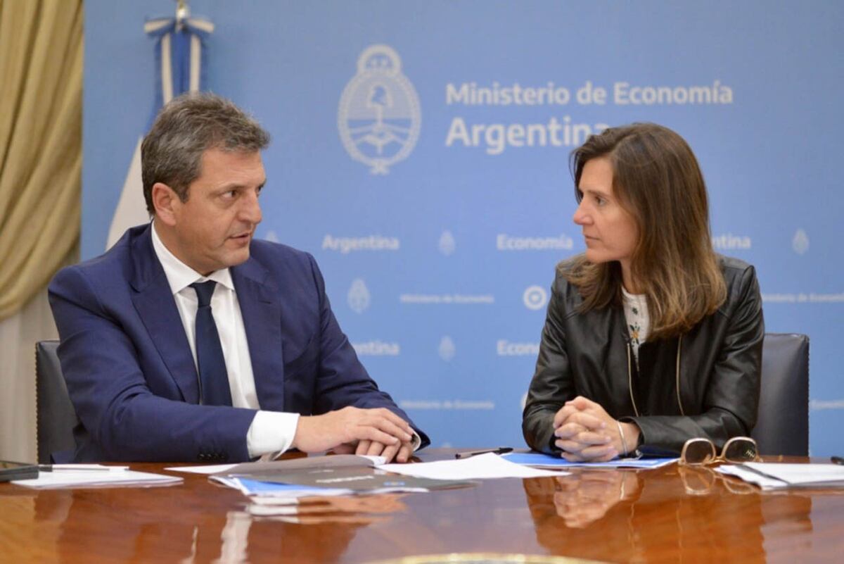 Apuntados. Si bien el gobernador Schiaretti envió las intimaciones al Presidente de la Nación, los responsables de enviar los fondos a la Caja de Jubilaciones de Córdoba son el ministro de Economía, Sergio Massa, y la titular de la Anses, María Fernanda Raverta. (La Voz / Archivo)