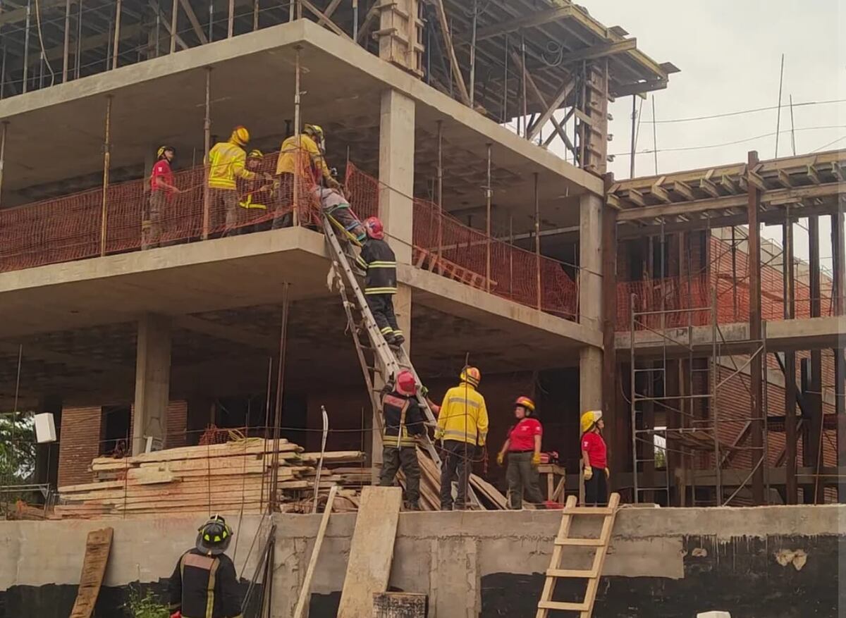 Colapsó la losa de una obra en construcción en Villa Allende. (Gentileza: Instagram / @infovillaallende)
