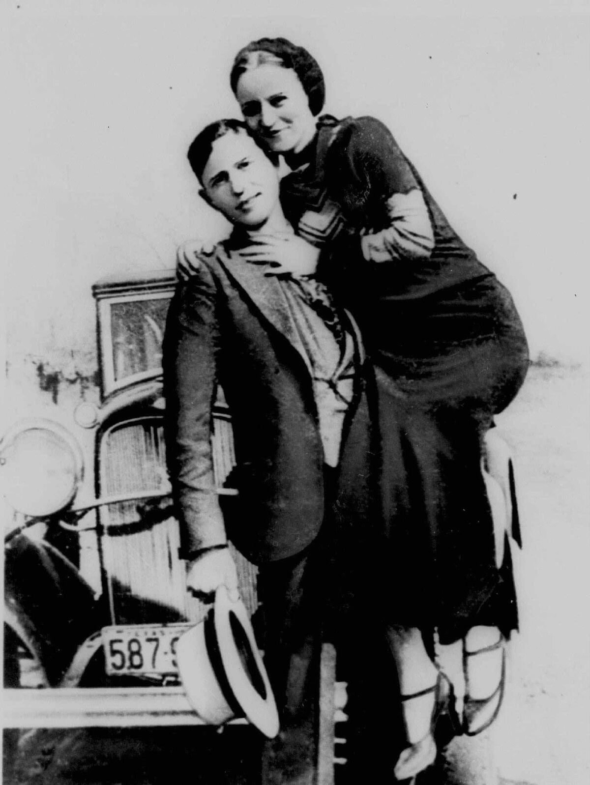 Bonnie Parker y Clyde Barrow, la famosa pareja de criminales conocida como "Bonnie & Clyde". (AP / Archivo)