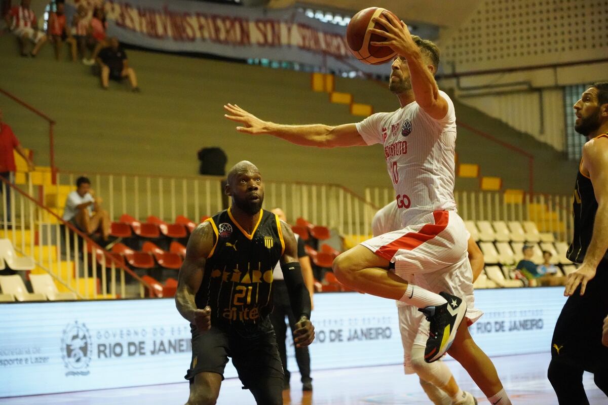 El base Nicolás Copello, uno de los puntos altos de Instituto en el partido con Peñarol de Uruguay por la Champions. (Fiba)