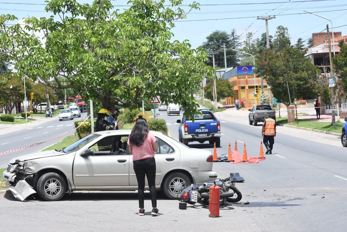 Siniestro vial fatal en la ruta 38, a la altura de Villa Giardino, con un motociclista muerto. (La Voz)