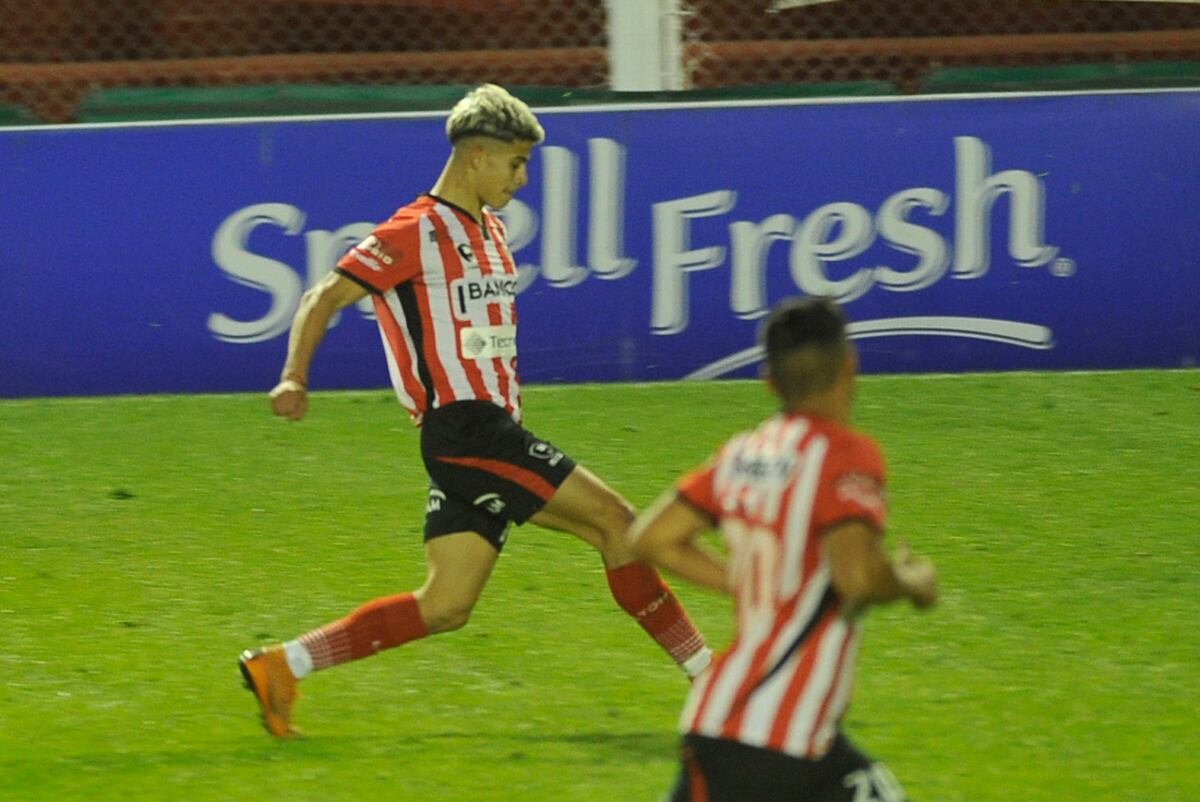 Luciano Zannier jugador de Instituto que debutó en el partido contra San Telmo en Alta Córdoba 19 julio 2021