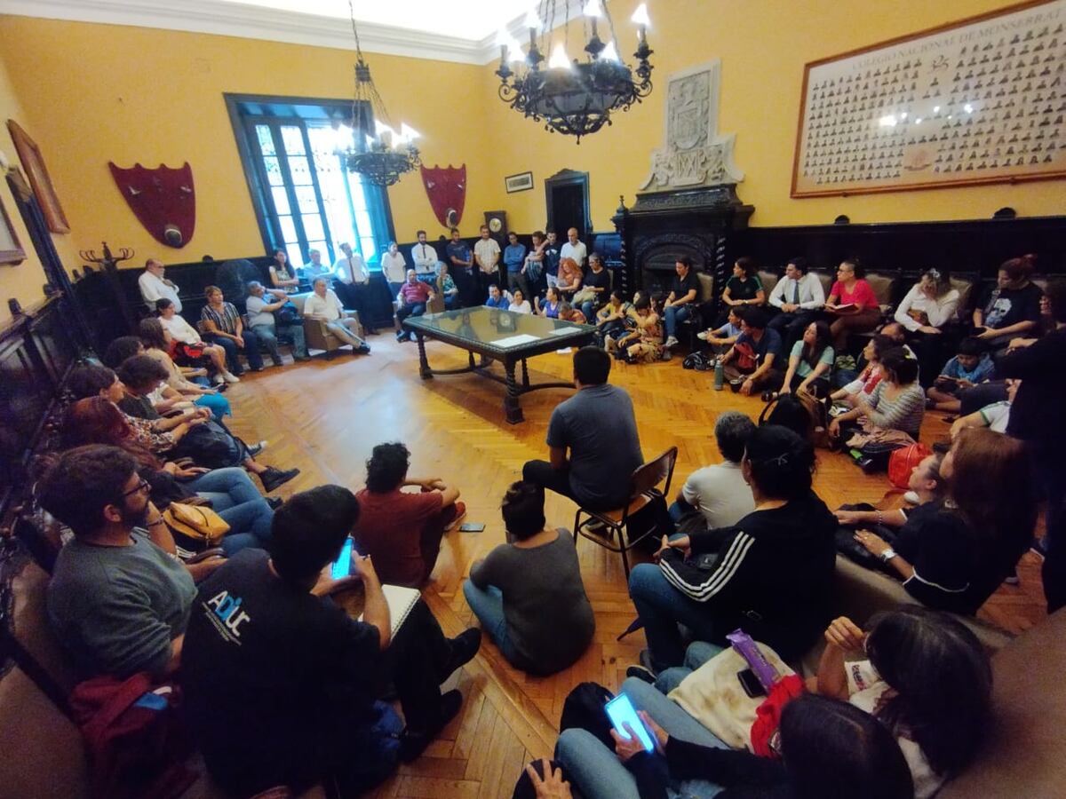Los docentes del Colegio Manuel Belgrano y del Monserrat se reunieron para definir un plan de lucha conjunto.
