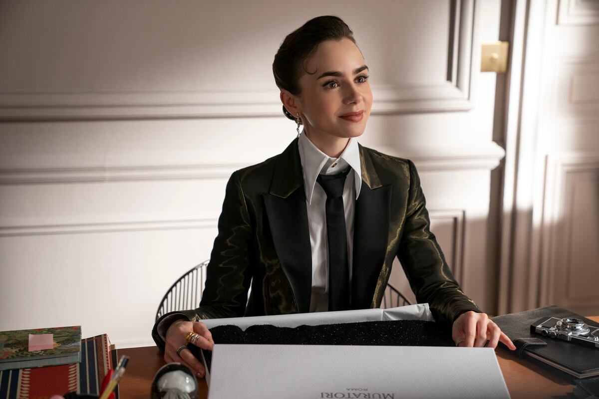 Emily Cooper (Lily Collins), astuta marketinera. (Stephanie Branchu/ Netflix)