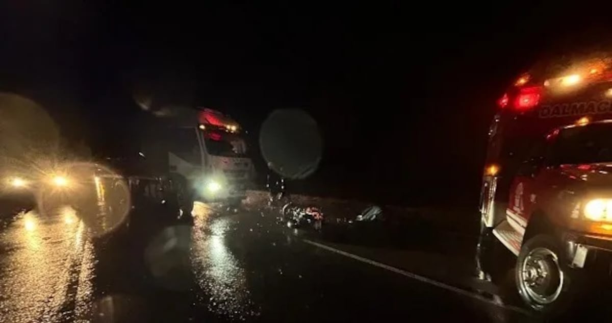 Un joven motociclista falleció tras chocar contra un camión en la ruta 158, entre Dalmacio Vélez y Luca. (Policía)