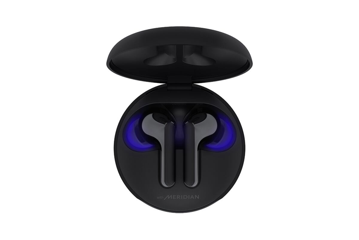 Audífonos Bluetooth autónomos que utilizan su propio estuche para recargar sus baterías.