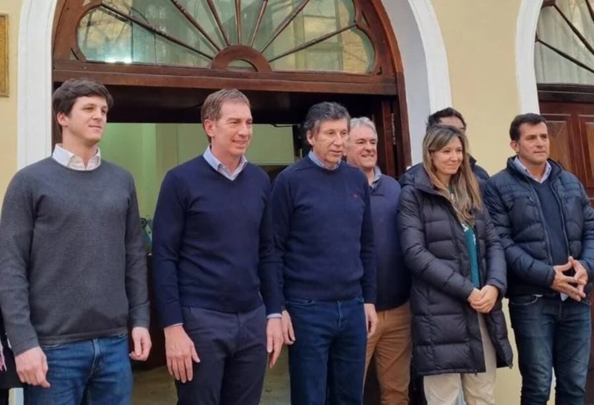 Diego Santilli junto al intendente Gustavo Posse, de San Isidro, de recorrida bonaerense. (Web)