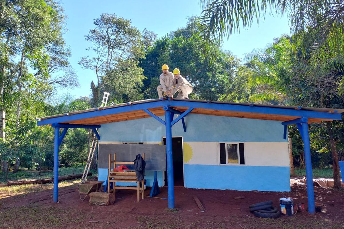 Edgard Mazzalay es cordobés, maestro mayor de obras. Construyó escuelas y casas para comunidades Mbyá guaraní. (Gentileza)