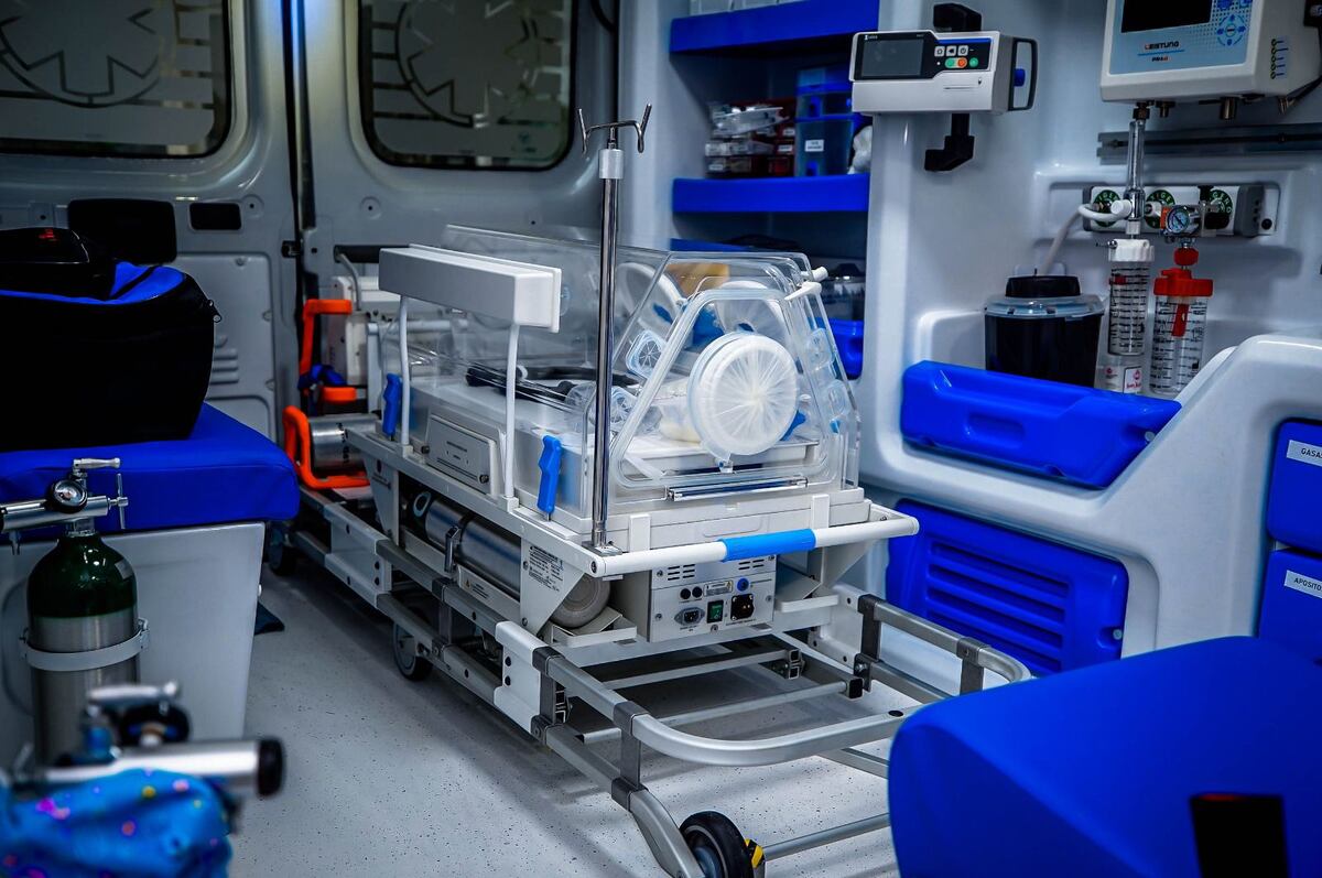 Acto de entrega de nuevas ambulancias en el Hospital Iturraspe de San Francisco. (Gobierno de Córdoba)