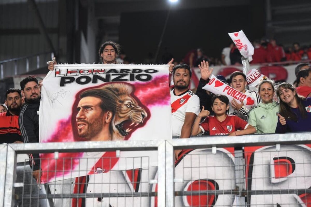 Los hinchas de River en la despedida de Leonardo Ponzio en el Monumental.