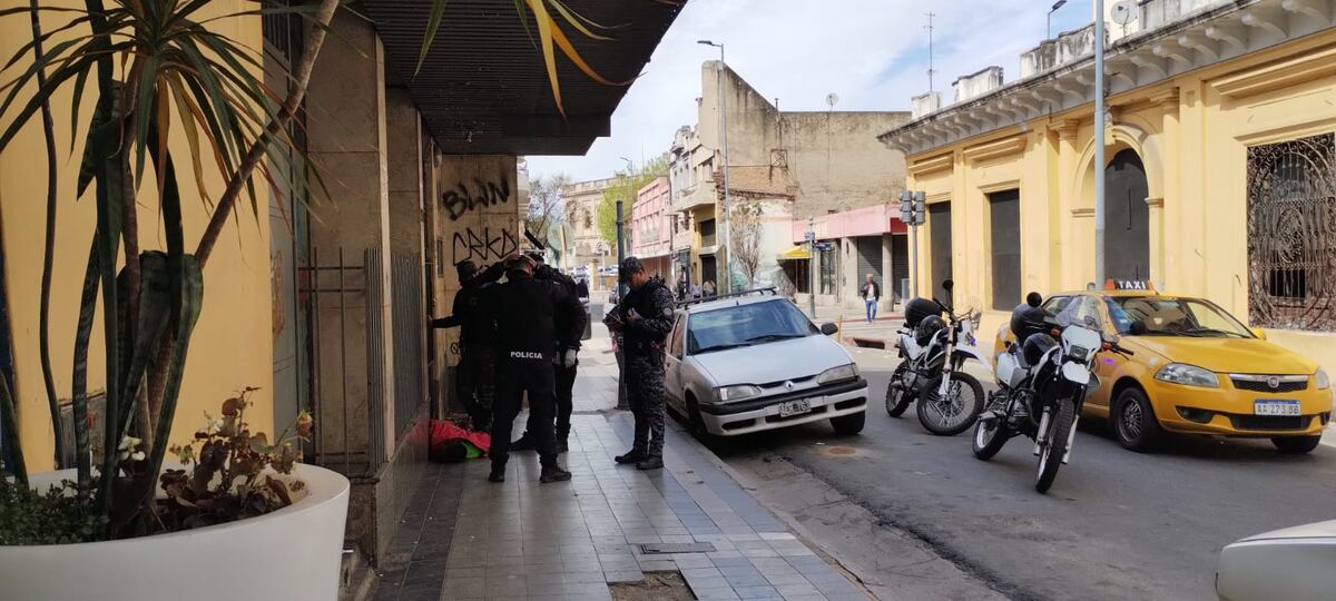 Preocupación vecinal por robos, drogas y violencia en el Centro de Córdoba, cerca de Casa de Gobierno. (La Voz)