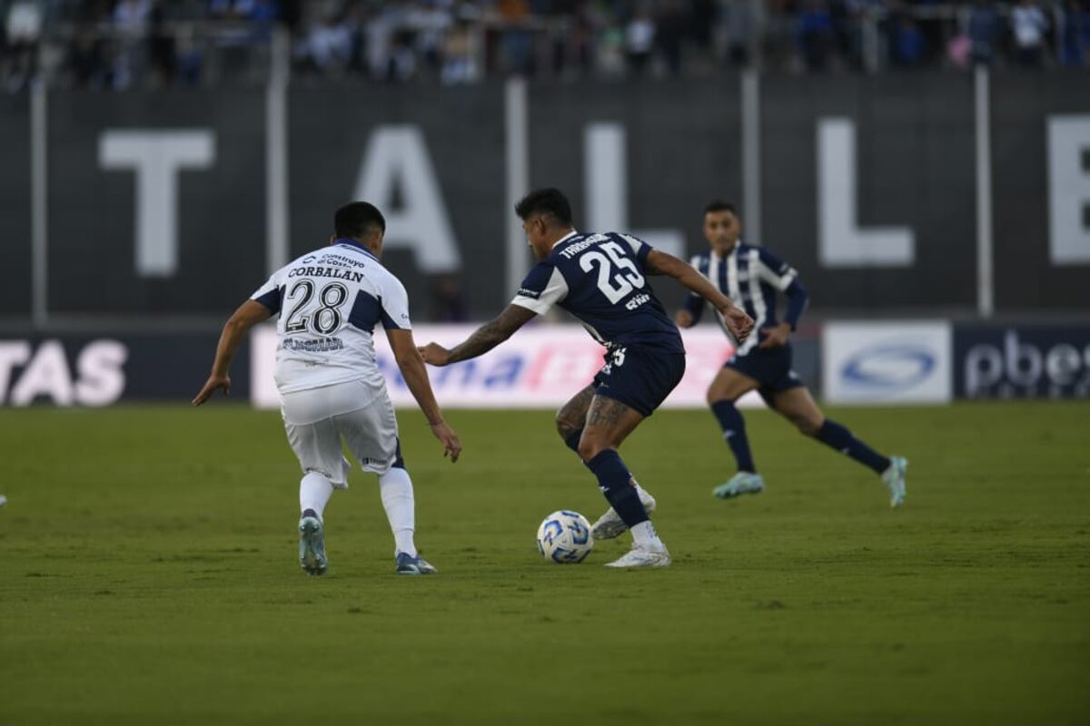 Talleres ante Gimnasia en el Kempes. (Facundo Luque / La Voz).