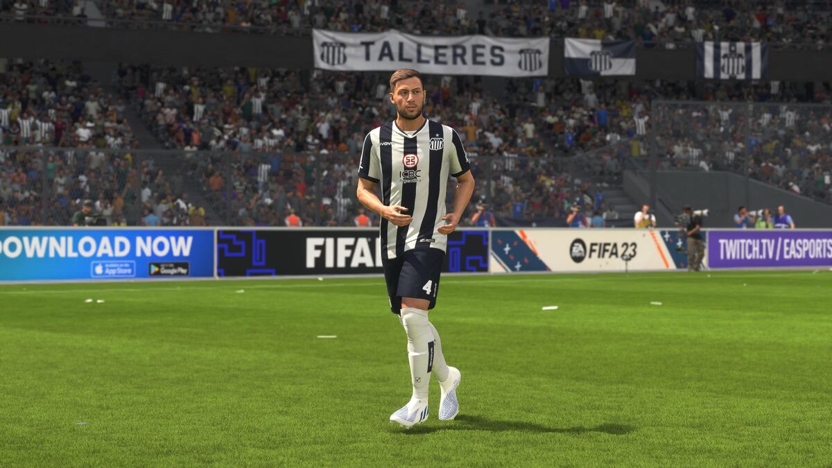 MATÍAS CATALÁN. Capturas de imágenes en una Playstation 5 de cómo se ve Talleres en el videojuego Fifa 23.