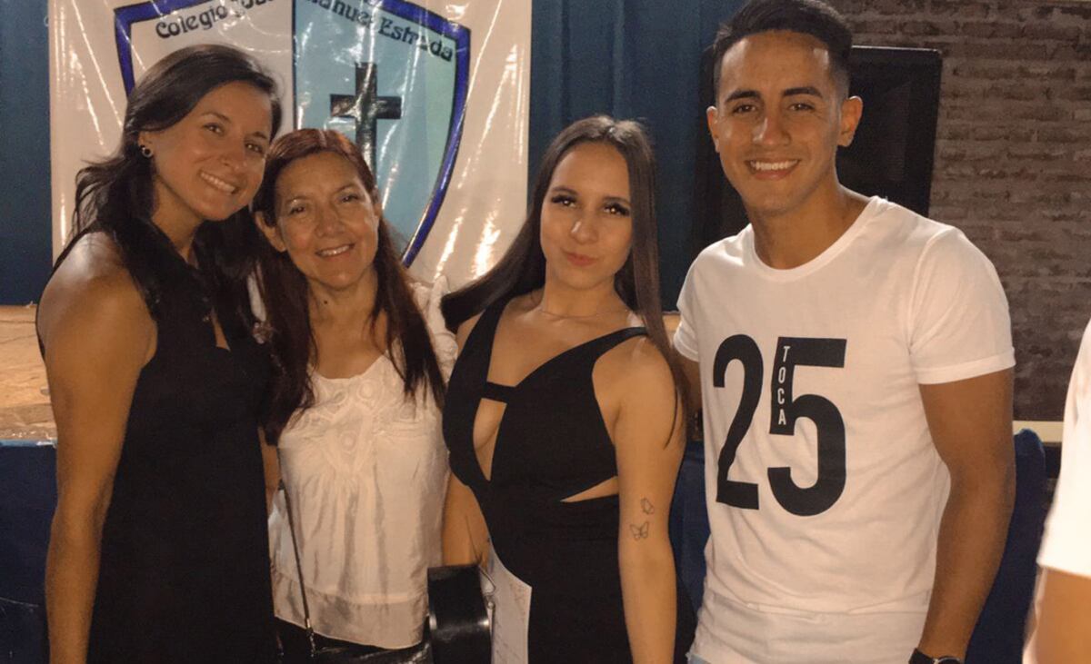 EN FAMILIA. Sabrina, Nelly y Maylen junto a Sebastián.