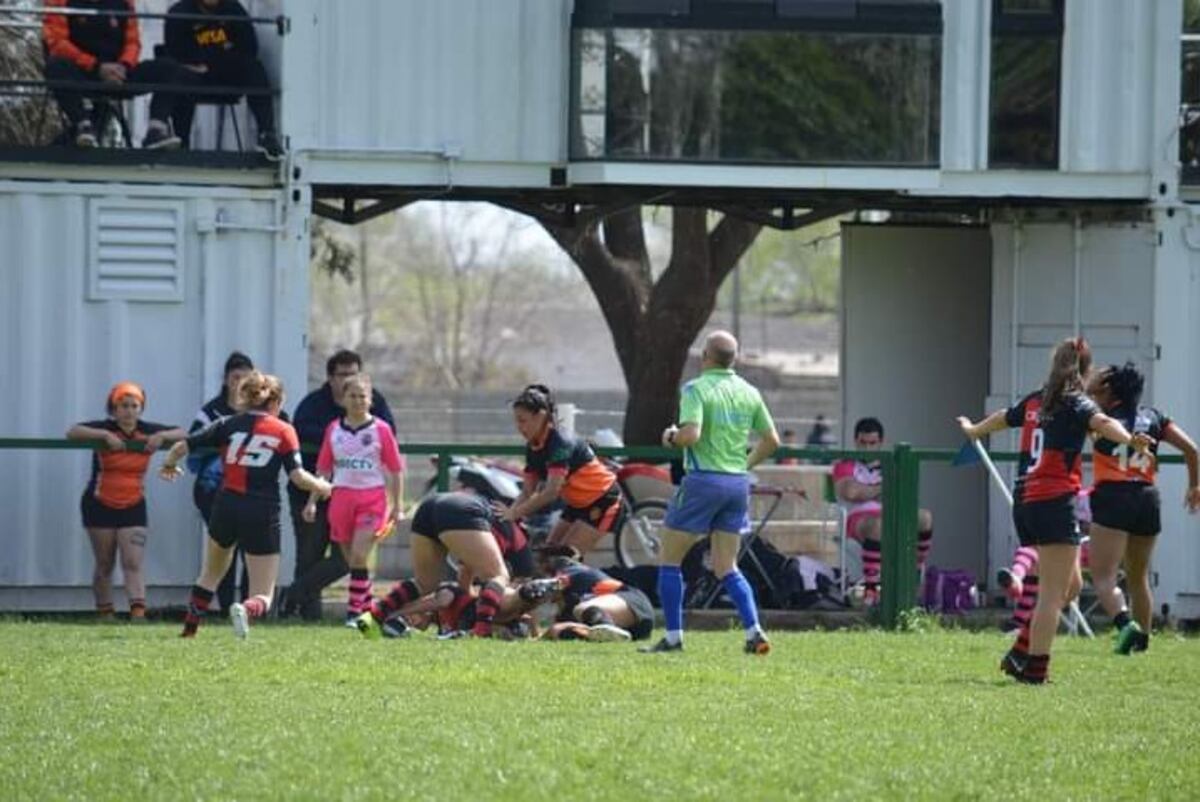 Domingo de finales de rugby femenino, categoría juveniles y mayores, en Jockey de Villa María. (Gentileza Mara Dominguez)
