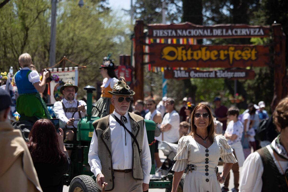 La Oktoberfest convocó otra vez a una multitud en Villa General Belgrano. Este año fue su 60° edición. (La Voz)