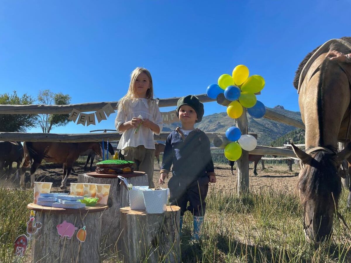 Malaika y Viggo de festejo.