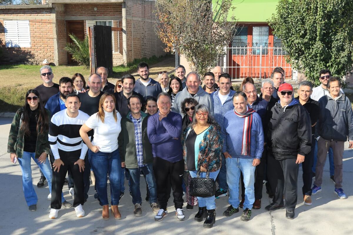 Myria Pronotto junto a dirigentes radicales en Río Cuarto.