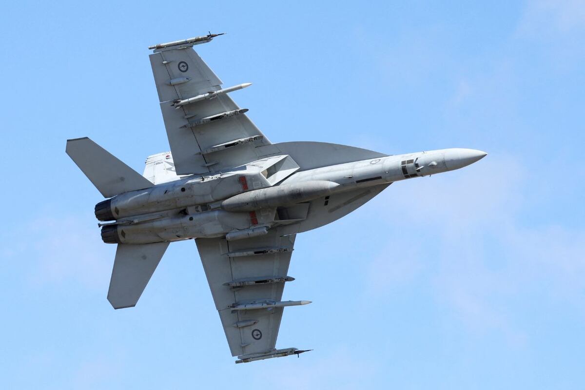 Detectaron dos cazabombarderos de Estados Unidos sobrevolando el espacio aéreo de Venezuela. (Gentileza Infobae)