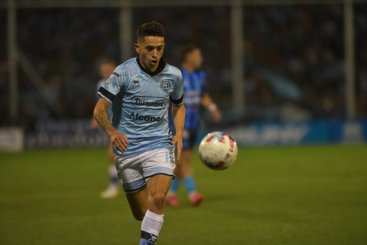 Mariano Miño, volante de Belgrano, en el partido ante San Telmo en el Gigante de Alberdi. (Facundo Luque / Archivo)