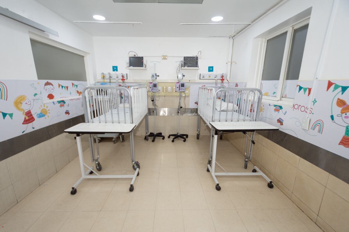 Unidad de cuidados intensivos para pediatria / Apross