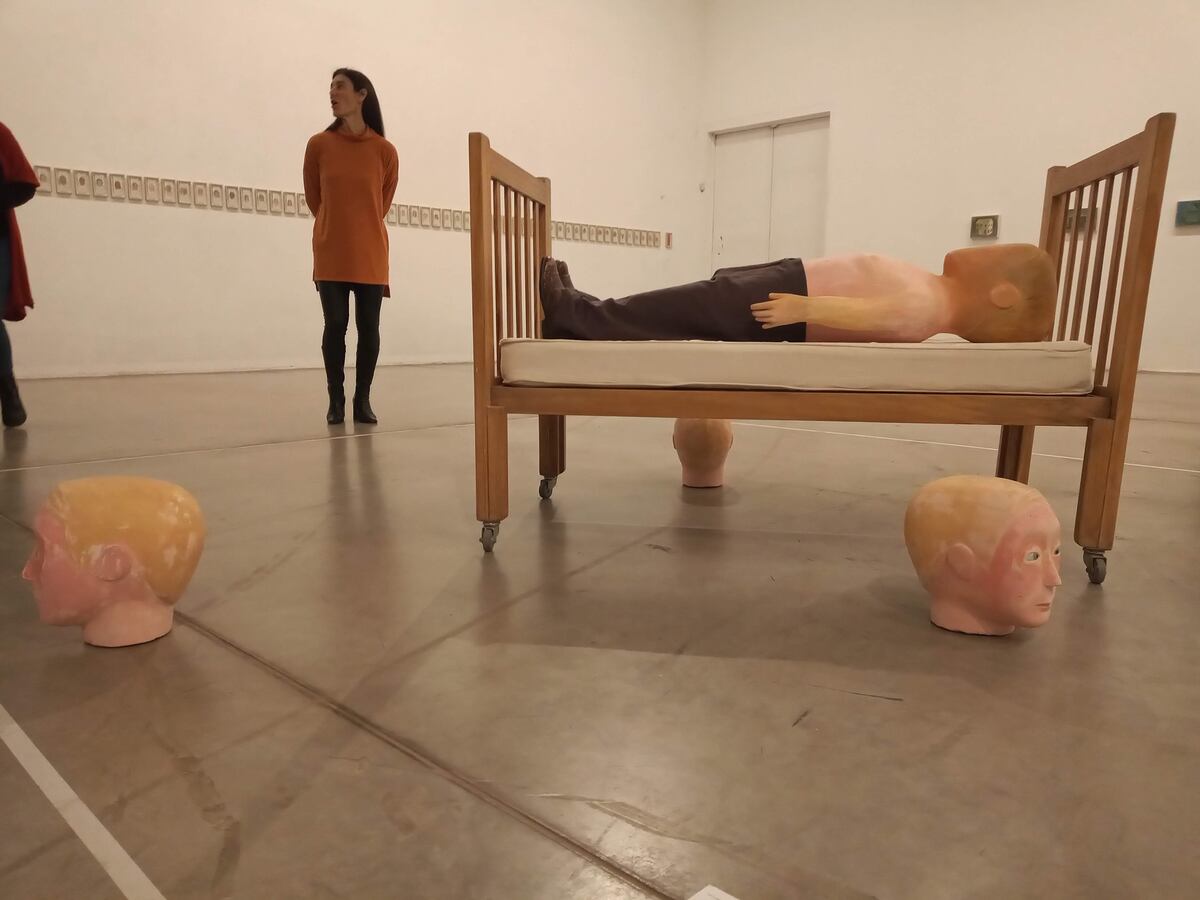 Una instalación central en la muestra de Marcelo Torretta en Unquillo.