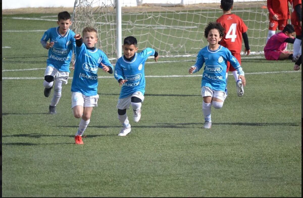 Se llama Sami Maldonado, es delantero y tiene una familia legendaria vinculada con el fútbol a nivel nacional e internacional. (Instagram Sami Maldonado).